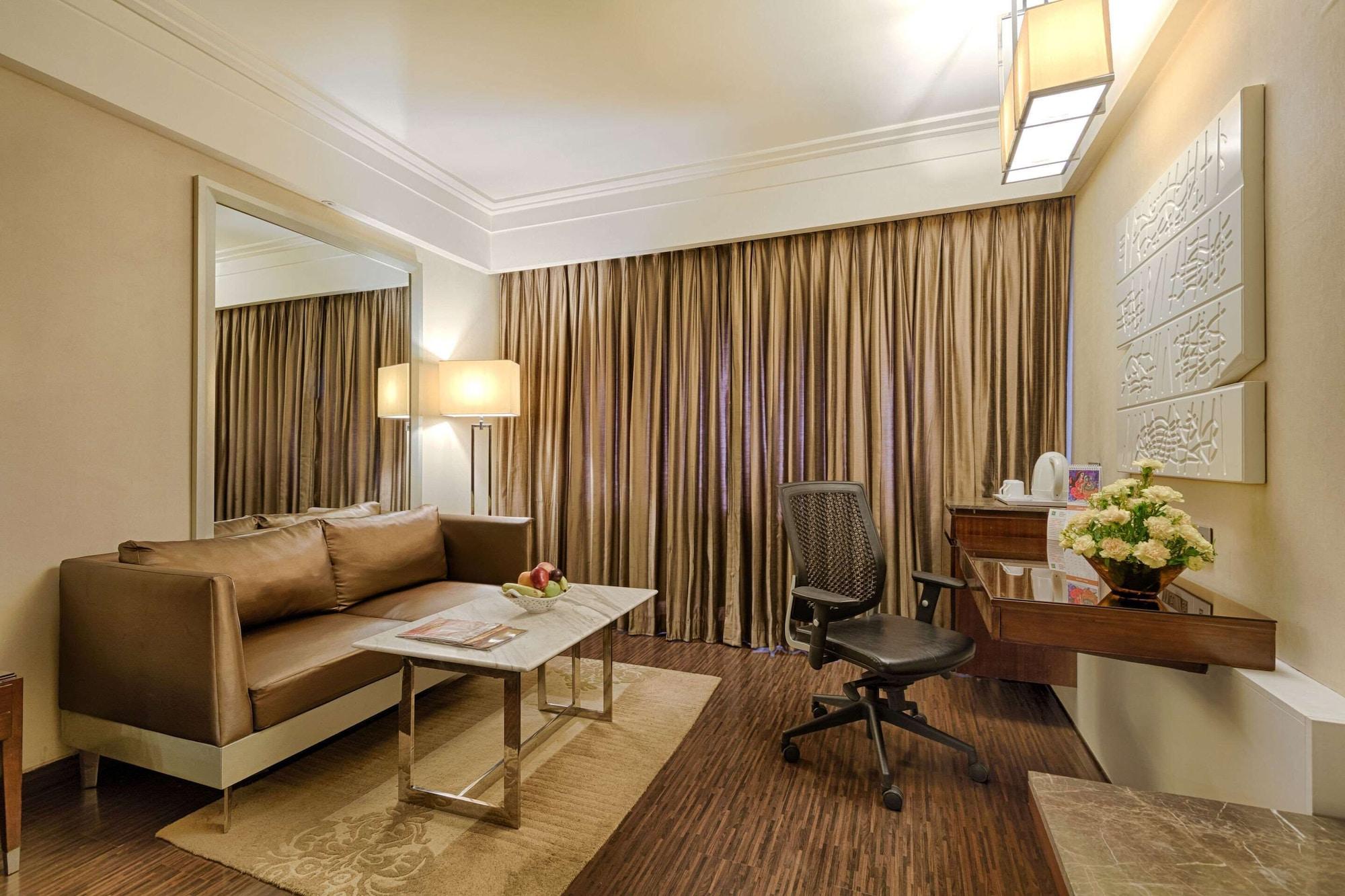 Quality Hotel D V Manor Виджаявада Экстерьер фото