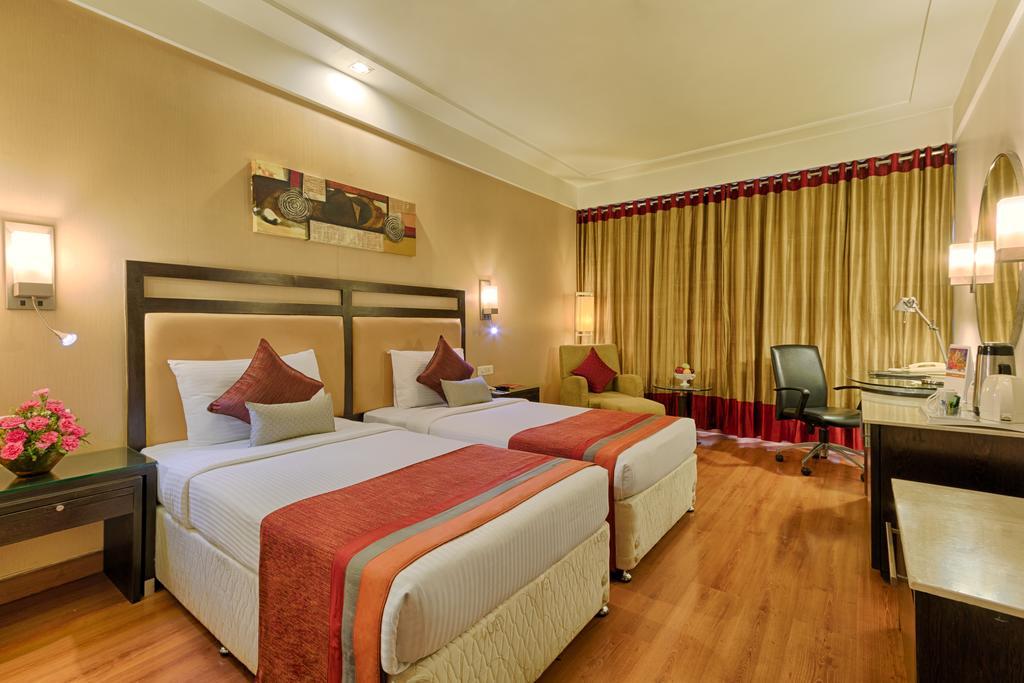 Quality Hotel D V Manor Виджаявада Экстерьер фото
