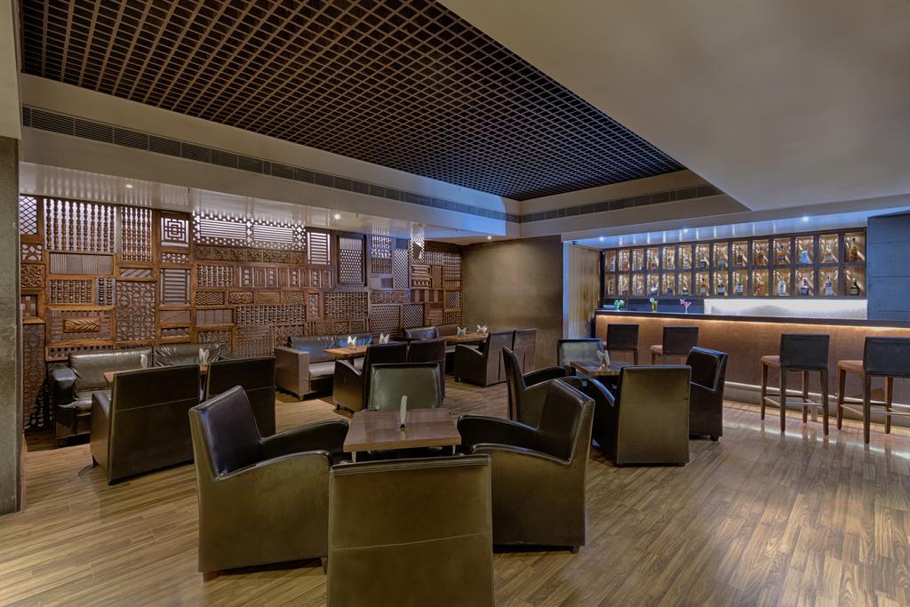 Quality Hotel D V Manor Виджаявада Экстерьер фото
