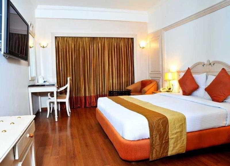 Quality Hotel D V Manor Виджаявада Экстерьер фото
